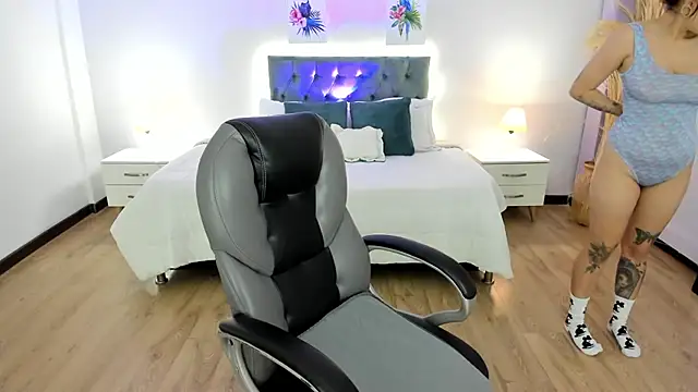 Snapshot of Antonela_vargas chatting on October 2025 11:57:02 AM Antonela vargas online show from October 2025 11:57:02 AM