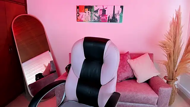 Snapshot of Antonela_vargas chatting on November 2025 12:15:02 PM Antonela vargas online show from November 2025 12:15:02 PM