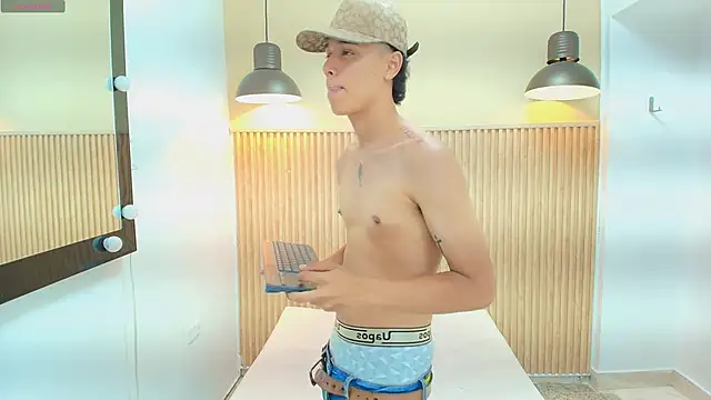 Frayhot777 online show from February 2026 07:40:01 PM