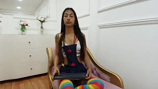  marianagarcia  online show from October 2025 06:19:02 PM