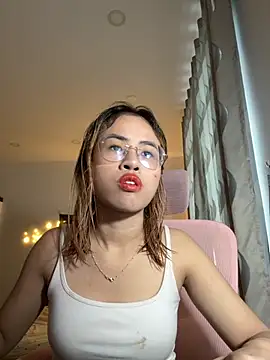 Snapshot of EllieYoon chatting on November 2025 09:13:02 AM EllieYoon online show from November 2025 09:13:02 AM