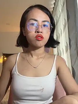 Snapshot of EllieYoon chatting on December 2025 06:53:02 AM EllieYoon online show from December 2025 06:53:02 AM