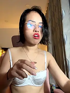 Snapshot of EllieYoon chatting on December 2025 04:03:02 PM EllieYoon online show from December 2025 04:03:02 PM