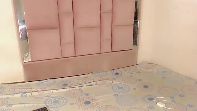 roxanawillts online show from November 2025 04:30:01 PM