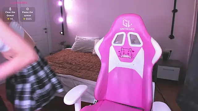 Alic Fox online show from October 2025 12:33:02 AM