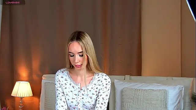 Snapshot of MaryDavies chatting on November 2025 07:54:01 AM MaryDavies online show from November 2025 07:54:01 AM