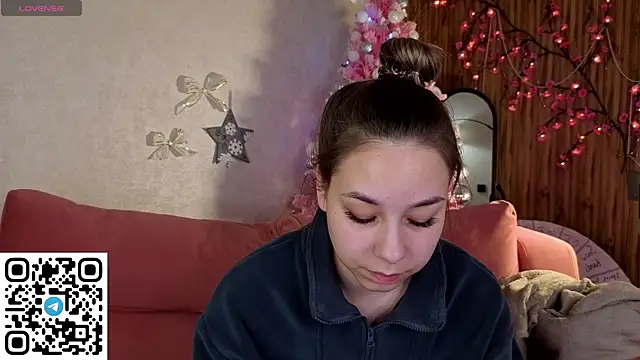 Snapshot of Al1ice_Moures chatting on January 2026 01:19:01 AM Al1ice Moures online show from January 2026 01:19:01 AM