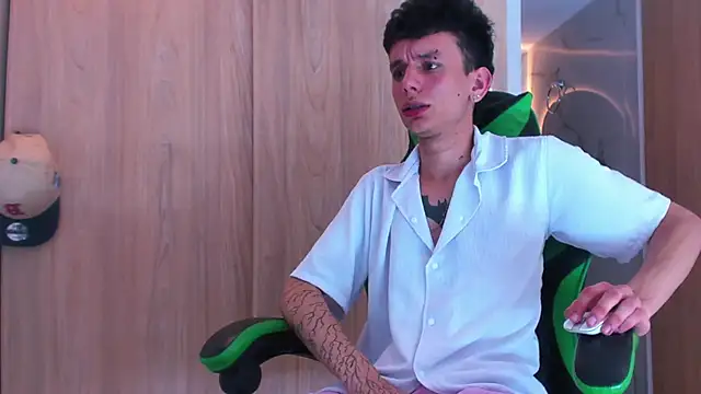 Snapshot of Skinny_batman chatting on September 2025 12:19:01 PM Skinny batman online show from September 2025 12:19:01 PM