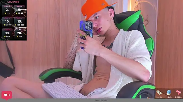 Snapshot of Skinny_batman chatting on October 2025 10:51:02 PM Skinny batman online show from October 2025 10:51:02 PM