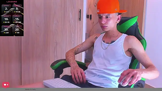 Snapshot of Skinny_batman chatting on October 2025 04:43:02 AM Skinny batman online show from October 2025 04:43:02 AM