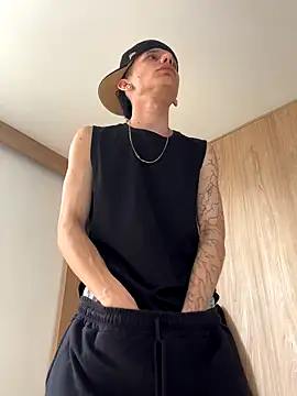 Snapshot of Skinny_batman chatting on October 2025 05:46:02 PM Skinny batman online show from October 2025 05:46:02 PM