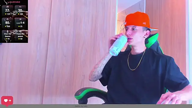 Snapshot of Skinny_batman chatting on October 2025 11:24:02 PM Skinny batman online show from October 2025 11:24:02 PM