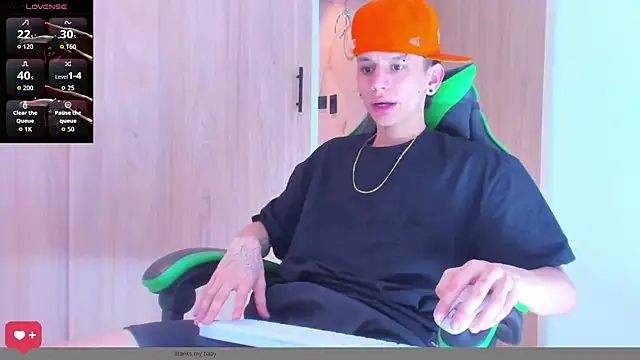 Snapshot of Skinny_batman chatting on October 2025 04:47:01 PM Skinny batman online show from October 2025 04:47:01 PM