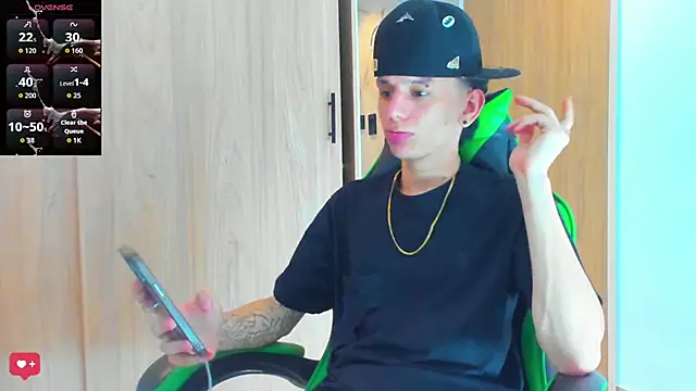 Snapshot of Skinny_batman chatting on October 2025 03:20:02 AM Skinny batman online show from October 2025 03:20:02 AM