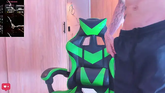 Snapshot of Skinny_batman chatting on October 2025 04:24:02 AM Skinny batman online show from October 2025 04:24:02 AM