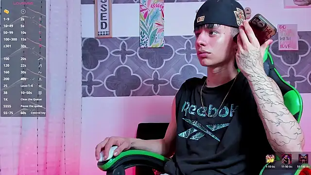 Snapshot of Skinny_batman chatting on December 2025 11:12:01 PM Skinny batman online show from December 2025 11:12:01 PM