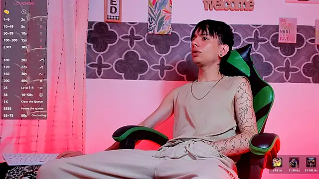 Snapshot of Skinny_batman chatting on January 2026 09:16:02 PM Skinny batman online show from January 2026 09:16:02 PM