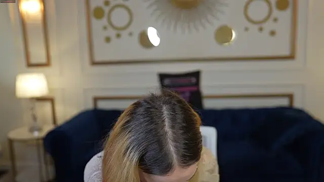 Luchi Sun online show from October 2025 10:26:01 AM