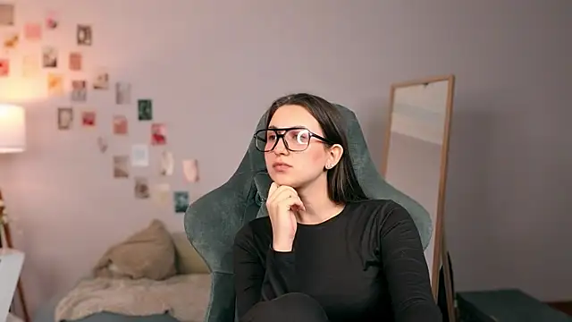 raviolly046 online show from September 2025 05:33:02 AM