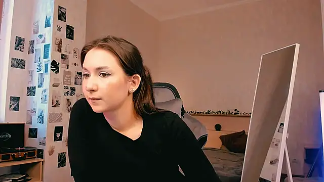 raviolly046 online show from October 2025 09:39:01 AM