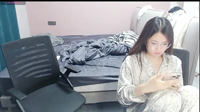 Snapshot of redrose520 chatting on October 2025 12:02:01 PM redrose520 online show from October 2025 12:02:01 PM