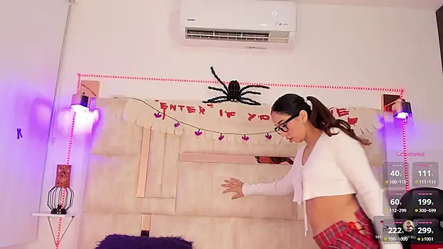 Snapshot of emily__walker chatting on October 2025 12:15:01 PM emily walker online show from October 2025 12:15:01 PM