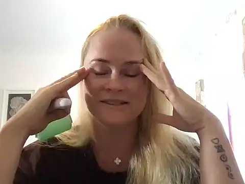 Snapshot of Sweet-TessaXX chatting on February 2026 05:37:02 AM Sweet-TessaXX online show from February 2026 05:37:02 AM