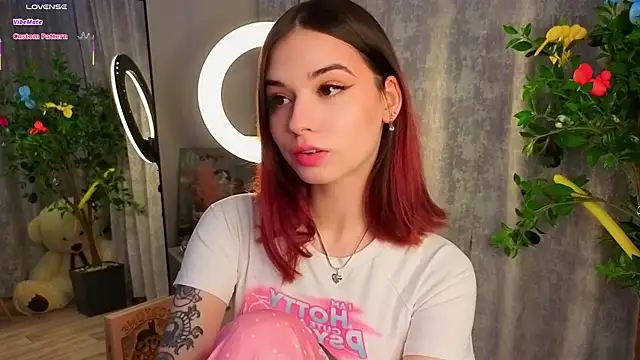 LunaraRada online show from February 2026 06:00:02 PM