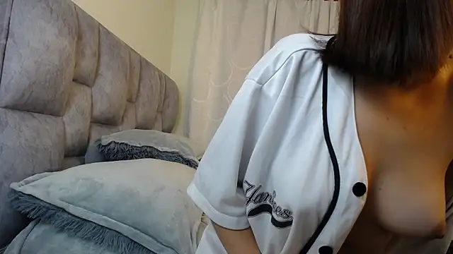 Snapshot of little-bunny- chatting on November 2025 02:34:02 AM little-bunny- online show from November 2025 02:34:02 AM