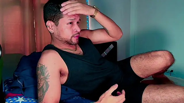 LucasGaeel online show from November 2025 05:35:02 PM