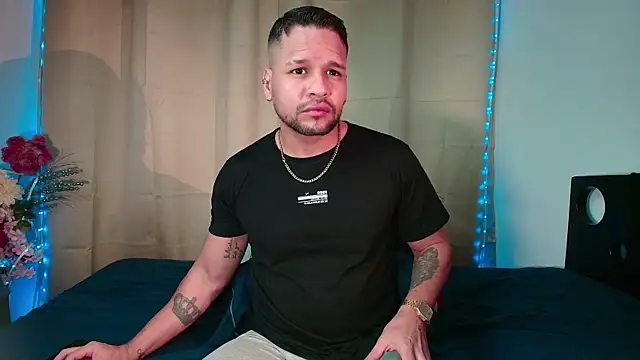 LucasGaeel online show from February 2026 12:00:01 PM