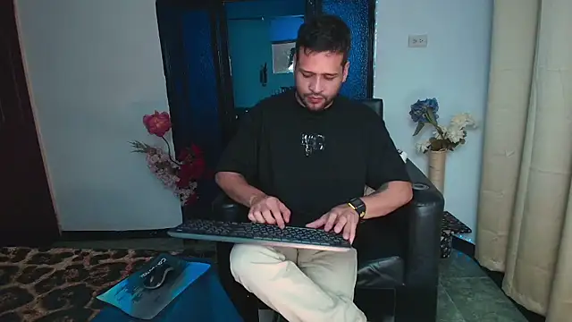 LucasGaeel online show from June 2026 12:27:02 AM