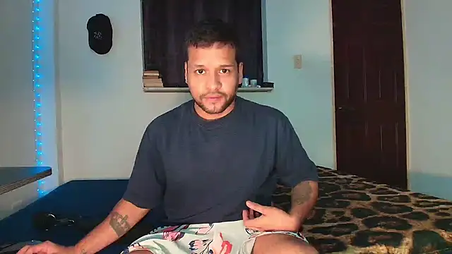 LucasGaeel online show from July 2026 07:48:01 AM
