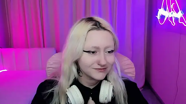 Snapshot of JuliaSharkk chatting on October 2025 08:48:01 PM JuliaSharkk online show from October 2025 08:48:01 PM