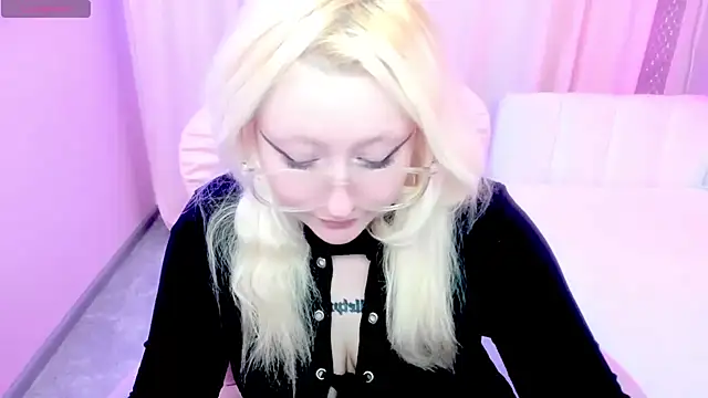 Snapshot of JuliaSharkk chatting on October 2025 07:30:02 PM JuliaSharkk online show from October 2025 07:30:02 PM