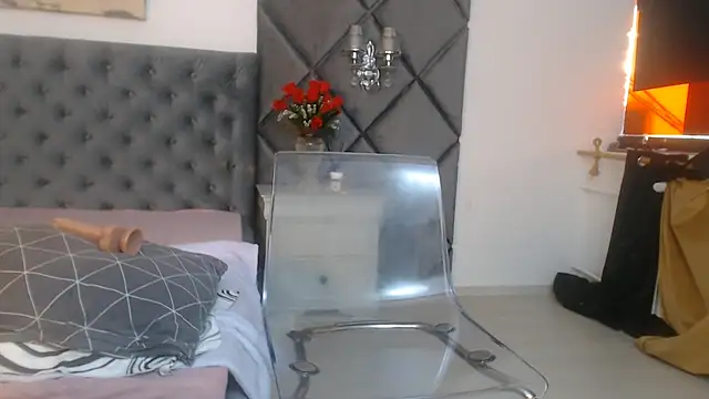 Snapshot of WendyChantal chatting on October 2025 06:04:02 AM WendyChantal online show from October 2025 06:04:02 AM