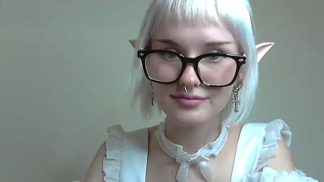 Snapshot of Paradoxy_ chatting on October 2025 01:28:02 PM Paradoxy online show from October 2025 01:28:02 PM