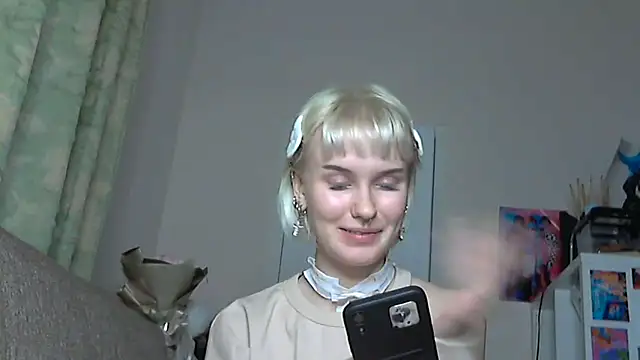 Snapshot of Paradoxy_ chatting on December 2025 08:13:01 PM Paradoxy online show from December 2025 08:13:01 PM