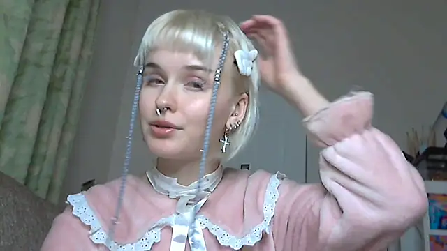 Snapshot of Paradoxy_ chatting on December 2025 08:04:01 PM Paradoxy online show from December 2025 08:04:01 PM