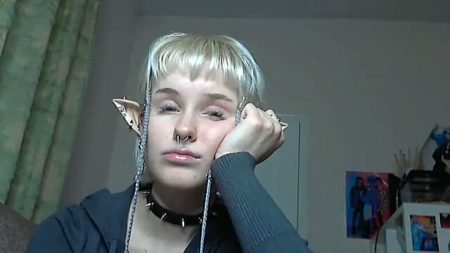 Snapshot of Paradoxy_ chatting on December 2025 09:44:02 PM Paradoxy online show from December 2025 09:44:02 PM