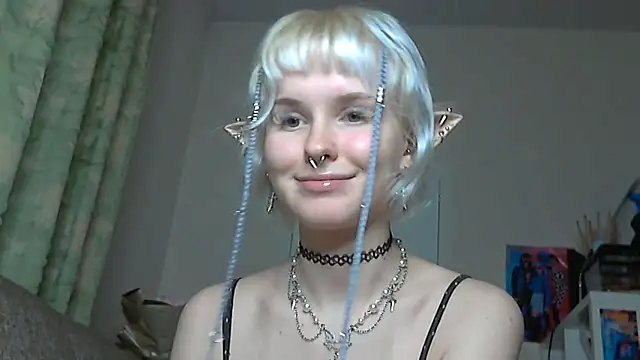 Snapshot of Paradoxy_ chatting on December 2025 08:38:02 PM Paradoxy online show from December 2025 08:38:02 PM