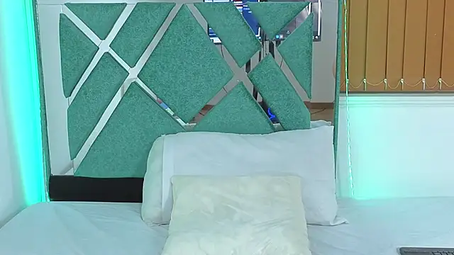 Snapshot of lissastone chatting on November 2025 03:05:01 AM lissastone online show from November 2025 03:05:01 AM