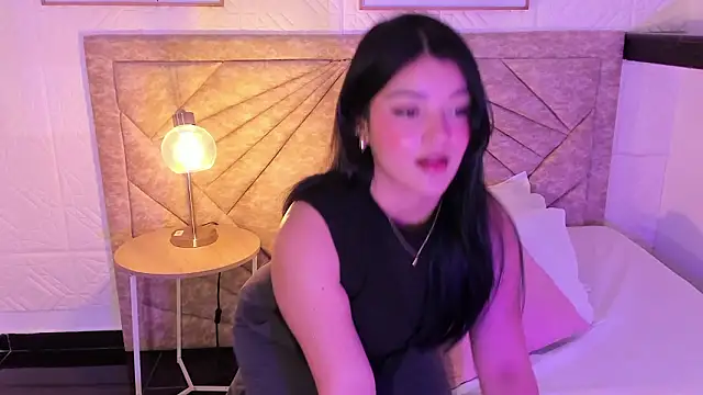 Snapshot of EmmaBlossom chatting on March 2026 01:50:01 PM EmmaBlossom online show from March 2026 01:50:01 PM