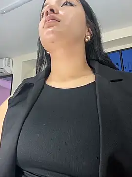 Snapshot of EmmaBlossom chatting on March 2026 12:43:01 PM EmmaBlossom online show from March 2026 12:43:01 PM