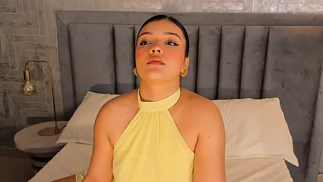 Snapshot of EmmaBlossom chatting on April 2026 12:47:01 PM EmmaBlossom online show from April 2026 12:47:01 PM