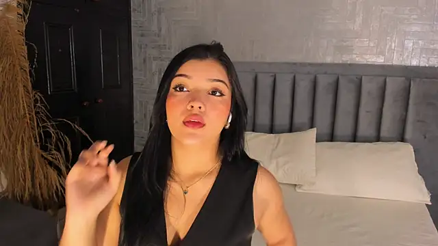 Snapshot of EmmaBlossom chatting on April 2026 12:35:02 PM EmmaBlossom online show from April 2026 12:35:02 PM