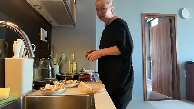 Miravynn online show from February 2026 05:08:02 AM