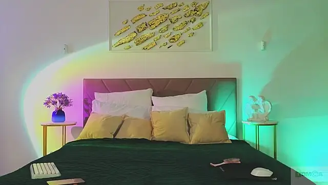 Nicole Broown  online show from April 2026 09:12:01 PM