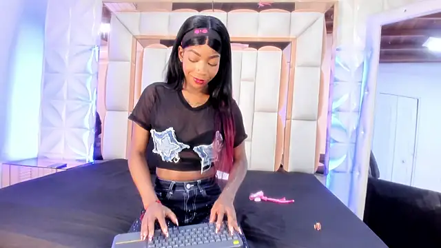 Sarah Adamss online show from May 2026 12:44:02 PM