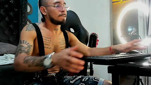 Snapshot of Kevinfox23cms chatting on November 2025 06:12:02 AM Kevinfox23cms online show from November 2025 06:12:02 AM